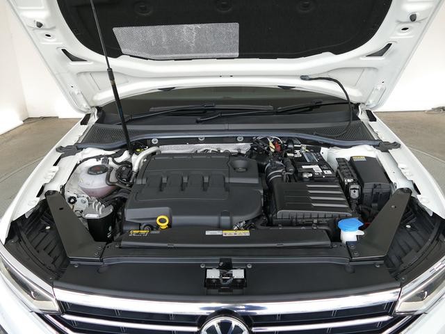 パサートヴァリアント ＴＤＩエレガンスアドバンス　後期型　黒レザーインテリア　ＩＱ．Ｌｉｇｈｔ　液晶メーター　ワイヤレスＣａｒｐｌａｙ対応純正ナビ　地デジ　ＥＴＣ２．０　アラウンドビューカメラ　電動テールゲート　純正１８ＡＷ　ＣＰＯ認定中古車（40枚目）