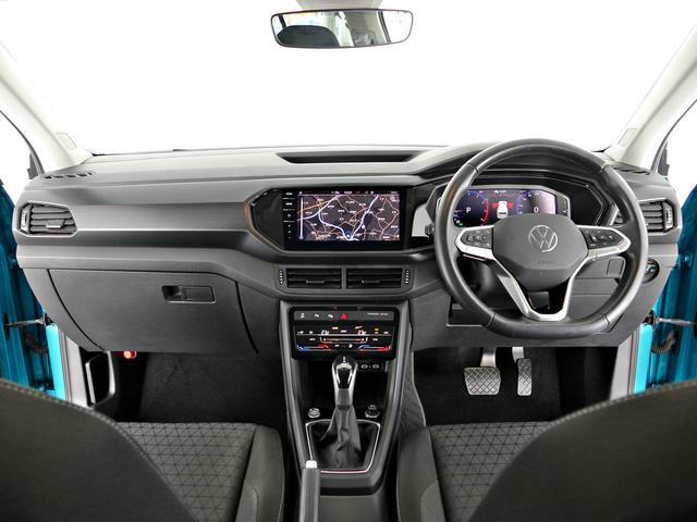 Ｔ－クロス ＴＳＩ　アクティブ　前後純正ドラレコ　液晶メーター　ワイヤレスＣａｒｐｌａｙ対応純正ナビ　ＥＴＣ２．０　バックカメラ　前後パークセンサー　ＬＥＤライト　ＡＣＣ　ブラインドスポットディテクション　ＣＰＯ認定中古車（5枚目）