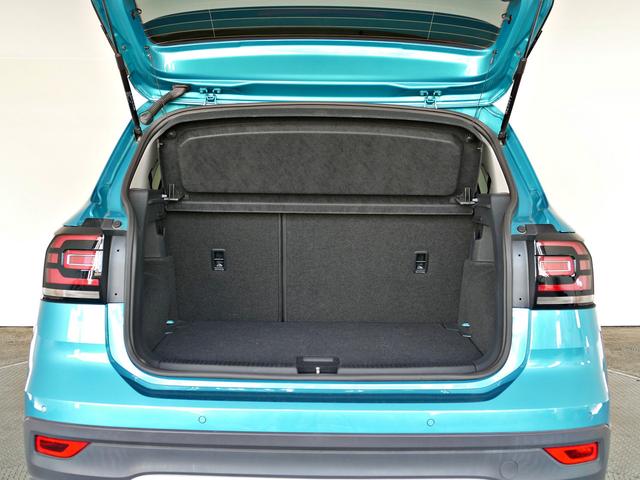 Ｔ－クロス ＴＳＩ　アクティブ　前後純正ドラレコ　液晶メーター　ワイヤレスＣａｒｐｌａｙ対応純正ナビ　ＥＴＣ２．０　バックカメラ　前後パークセンサー　ＬＥＤライト　ＡＣＣ　ブラインドスポットディテクション　ＣＰＯ認定中古車（18枚目）