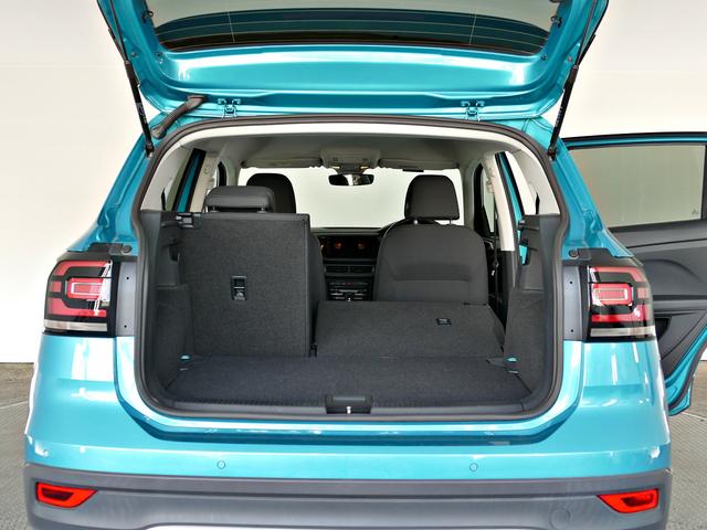 Ｔ－クロス ＴＳＩ　アクティブ　前後純正ドラレコ　液晶メーター　ワイヤレスＣａｒｐｌａｙ対応純正ナビ　ＥＴＣ２．０　バックカメラ　前後パークセンサー　ＬＥＤライト　ＡＣＣ　ブラインドスポットディテクション　ＣＰＯ認定中古車（19枚目）