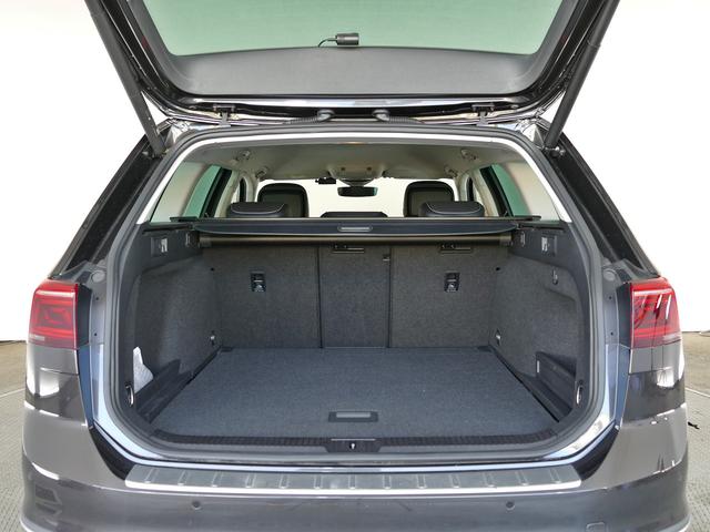 パサートオールトラック ＴＤＩ　４モーション　アドバンス　後期型　ベンチレーション付ナパレザーインテリア　液晶メーター　前後ドラレコ　ワイヤレスＣａｒｐｌａｙ対応純正ナビ　ＥＴＣ２．０　アラウンドビューカメラ　ＩＱライト　電動テールゲート　　ＣＰＯ認定中古車（20枚目）