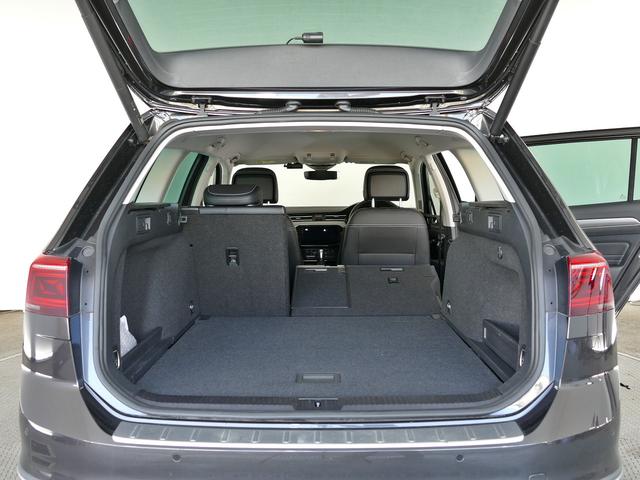 パサートオールトラック ＴＤＩ　４モーション　アドバンス　後期型　ベンチレーション付ナパレザーインテリア　液晶メーター　前後ドラレコ　ワイヤレスＣａｒｐｌａｙ対応純正ナビ　ＥＴＣ２．０　アラウンドビューカメラ　ＩＱライト　電動テールゲート　　ＣＰＯ認定中古車（21枚目）