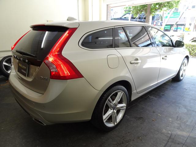 Ｖ６０ Ｄ４　クラシック　最終型　記録簿　禁煙車　スペアキー　ディーゼルターボ　アイシン製８速ＡＴ　評価点４．５点　ガラスサンルーフ　衝突軽減ブレーキ（15枚目）