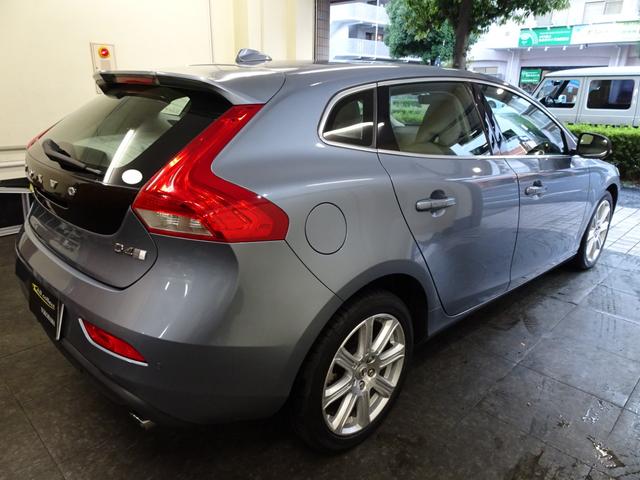 Ｖ４０ Ｄ４　インスクリプション　後期型　記録簿　禁煙車　衝突軽減ブレーキ　ブラインドスポット　レーンキープ　直列４気筒２０００ＣＣディーゼルターボ　アイシン製８速Ａ（15枚目）