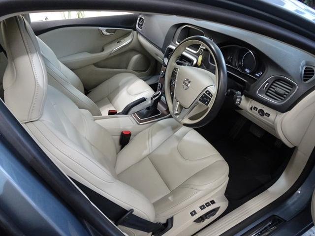 Ｖ４０ Ｄ４　インスクリプション　後期型　記録簿　禁煙車　衝突軽減ブレーキ　ブラインドスポット　レーンキープ　直列４気筒２０００ＣＣディーゼルターボ　アイシン製８速Ａ（33枚目）