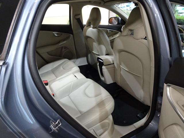 Ｖ４０ Ｄ４　インスクリプション　後期型　記録簿　禁煙車　衝突軽減ブレーキ　ブラインドスポット　レーンキープ　直列４気筒２０００ＣＣディーゼルターボ　アイシン製８速Ａ（36枚目）