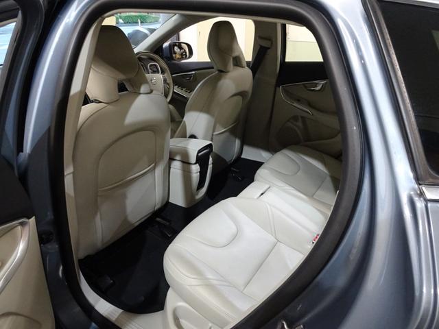 Ｖ４０ Ｄ４　インスクリプション　後期型　記録簿　禁煙車　衝突軽減ブレーキ　ブラインドスポット　レーンキープ　直列４気筒２０００ＣＣディーゼルターボ　アイシン製８速Ａ（40枚目）