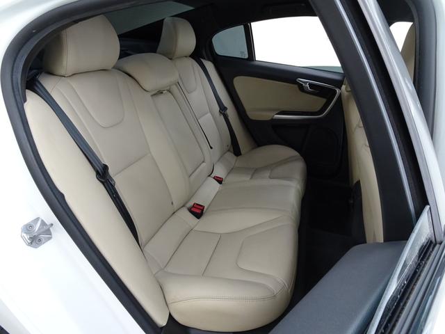 S60 D4 ダイナミックエディション 後期型 記録簿 禁煙車 衝突軽減ブレーキ ブラインドスポット レーンキープ 直列4気筒2000CCディーゼルターボ アイシン製8速AT(34枚目)