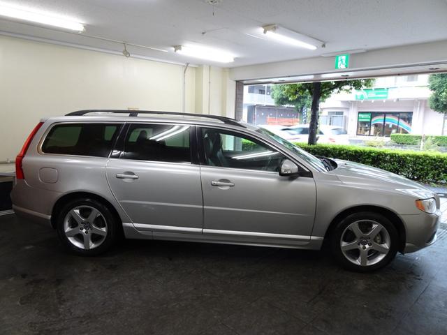 Ｖ７０ ２．５Ｔ　ＬＥ　記録簿　直列５気筒２５２０ＣＣターボ　アイシン製６速ＡＴ　令和６年Ａ／Ｃコンプレッサー交換済　純正１７インチアルミホイール　ＨＩＤ　ルーフレール（11枚目）