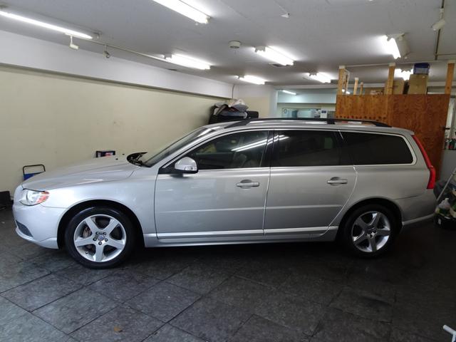 Ｖ７０ ２．５Ｔ　ＬＥ　記録簿　直列５気筒２５２０ＣＣターボ　アイシン製６速ＡＴ　令和６年Ａ／Ｃコンプレッサー交換済　純正１７インチアルミホイール　ＨＩＤ　ルーフレール（12枚目）