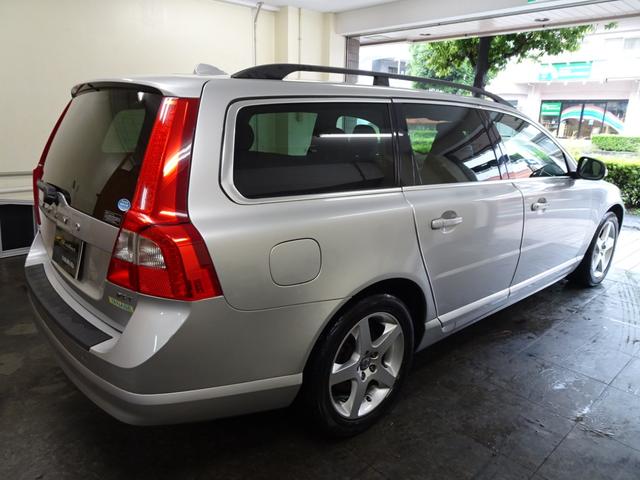 Ｖ７０ ２．５Ｔ　ＬＥ　記録簿　直列５気筒２５２０ＣＣターボ　アイシン製６速ＡＴ　令和６年Ａ／Ｃコンプレッサー交換済　純正１７インチアルミホイール　ＨＩＤ　ルーフレール（15枚目）