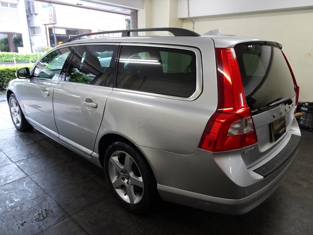 Ｖ７０ ２．５Ｔ　ＬＥ　記録簿　直列５気筒２５２０ＣＣターボ　アイシン製６速ＡＴ　令和６年Ａ／Ｃコンプレッサー交換済　純正１７インチアルミホイール　ＨＩＤ　ルーフレール（16枚目）