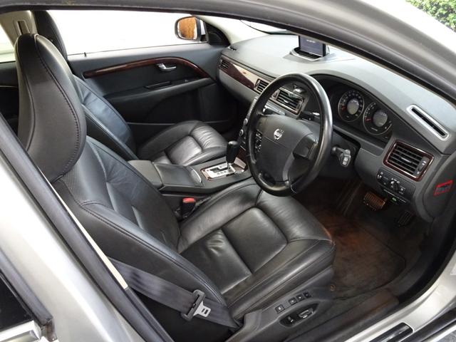 Ｖ７０ ２．５Ｔ　ＬＥ　記録簿　直列５気筒２５２０ＣＣターボ　アイシン製６速ＡＴ　令和６年Ａ／Ｃコンプレッサー交換済　純正１７インチアルミホイール　ＨＩＤ　ルーフレール（31枚目）