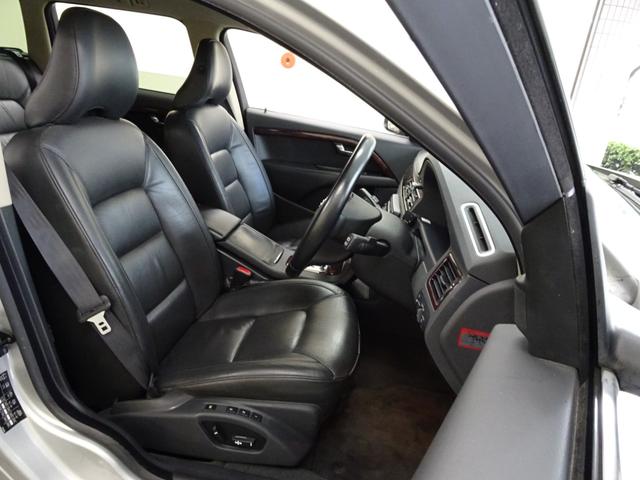 Ｖ７０ ２．５Ｔ　ＬＥ　記録簿　直列５気筒２５２０ＣＣターボ　アイシン製６速ＡＴ　令和６年Ａ／Ｃコンプレッサー交換済　純正１７インチアルミホイール　ＨＩＤ　ルーフレール（32枚目）
