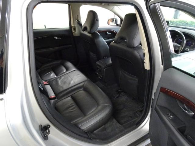 Ｖ７０ ２．５Ｔ　ＬＥ　記録簿　直列５気筒２５２０ＣＣターボ　アイシン製６速ＡＴ　令和６年Ａ／Ｃコンプレッサー交換済　純正１７インチアルミホイール　ＨＩＤ　ルーフレール（34枚目）