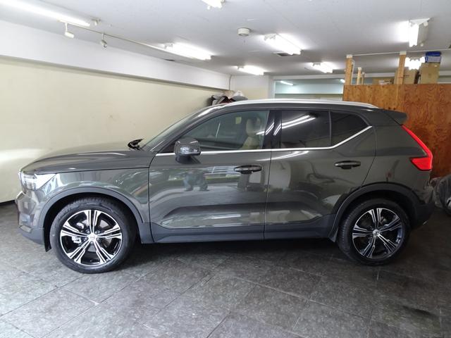 ＸＣ４０ Ｔ４　ＡＷＤ　インスクリプション　ワンオーナー　ユーザー買取車　記録簿　禁煙車　衝突軽減ブレーキ　直列４気筒２０００ＣＣターボ　アイシン製８速ＡＴ　ブラインドスポット　レーンキープ　パイロットアシスト　カープレイ　ＬＥＤ　純正アルミ（12枚目）