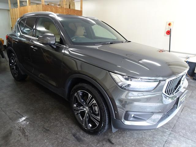 ＸＣ４０ Ｔ４　ＡＷＤ　インスクリプション　ワンオーナー　ユーザー買取車　記録簿　禁煙車　衝突軽減ブレーキ　直列４気筒２０００ＣＣターボ　アイシン製８速ＡＴ　ブラインドスポット　レーンキープ　パイロットアシスト　カープレイ　ＬＥＤ　純正アルミ（13枚目）