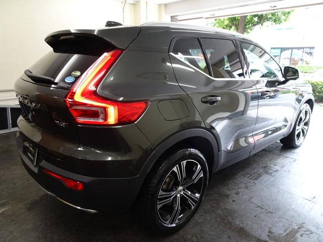 ＸＣ４０ Ｔ４　ＡＷＤ　インスクリプション　ワンオーナー　ユーザー買取車　記録簿　禁煙車　衝突軽減ブレーキ　直列４気筒２０００ＣＣターボ　アイシン製８速ＡＴ　ブラインドスポット　レーンキープ　パイロットアシスト　カープレイ　ＬＥＤ　純正アルミ（15枚目）