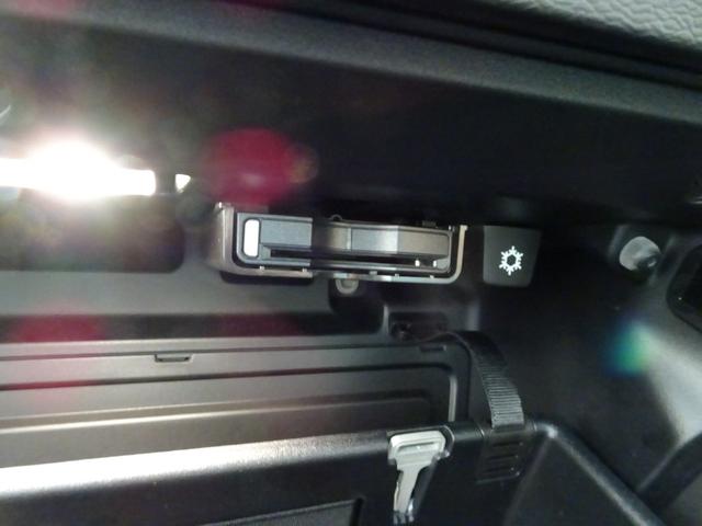 ＸＣ４０ Ｔ４　ＡＷＤ　インスクリプション　ワンオーナー　ユーザー買取車　記録簿　禁煙車　衝突軽減ブレーキ　直列４気筒２０００ＣＣターボ　アイシン製８速ＡＴ　ブラインドスポット　レーンキープ　パイロットアシスト　カープレイ　ＬＥＤ　純正アルミ（24枚目）