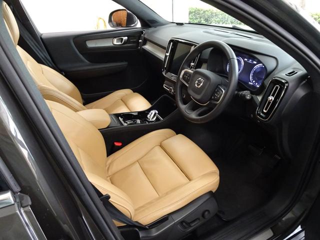 ＸＣ４０ Ｔ４　ＡＷＤ　インスクリプション　ワンオーナー　ユーザー買取車　記録簿　禁煙車　衝突軽減ブレーキ　直列４気筒２０００ＣＣターボ　アイシン製８速ＡＴ　ブラインドスポット　レーンキープ　パイロットアシスト　カープレイ　ＬＥＤ　純正アルミ（34枚目）