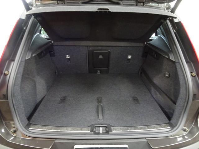 ＸＣ４０ Ｔ４　ＡＷＤ　インスクリプション　ワンオーナー　ユーザー買取車　記録簿　禁煙車　衝突軽減ブレーキ　直列４気筒２０００ＣＣターボ　アイシン製８速ＡＴ　ブラインドスポット　レーンキープ　パイロットアシスト　カープレイ　ＬＥＤ　純正アルミ（44枚目）