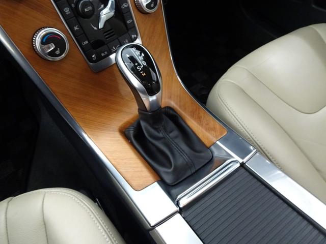 ＸＣ６０ Ｄ４　クラシック　最終型　記録簿　禁煙車　スペアキー　衝突軽減ブレーキ　直列４気筒２０００ＣＣディーゼルターボ　アイシン製８速ＡＴ　ブラインドスポット　レーンキープ　ＥＧＲ洗浄　タイヤ４本新品（28枚目）