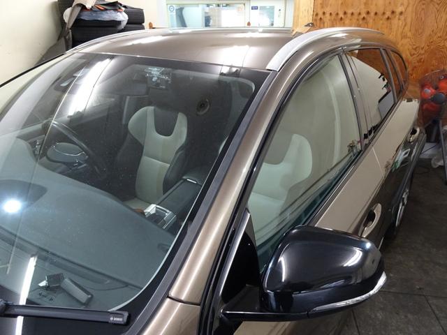 V60 クロスカントリー T5 AWD SE 下取車 記録簿 禁煙車 4WD 衝突軽減ブレーキ スペアキー ブラインドスポット レーンキープ 直列5気筒2500CCターボ アイシン製6速AT(7枚目)