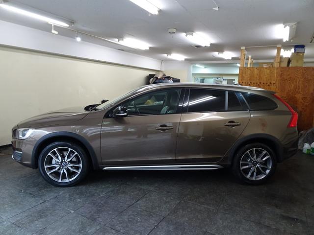 V60 クロスカントリー T5 AWD SE 下取車 記録簿 禁煙車 4WD 衝突軽減ブレーキ スペアキー ブラインドスポット レーンキープ 直列5気筒2500CCターボ アイシン製6速AT(12枚目)