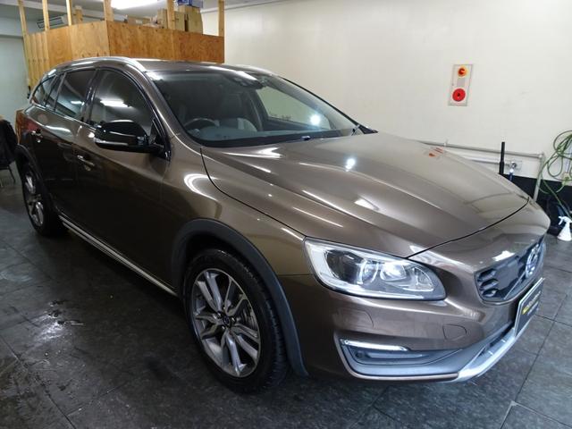 V60 クロスカントリー T5 AWD SE 下取車 記録簿 禁煙車 4WD 衝突軽減ブレーキ スペアキー ブラインドスポット レーンキープ 直列5気筒2500CCターボ アイシン製6速AT(13枚目)