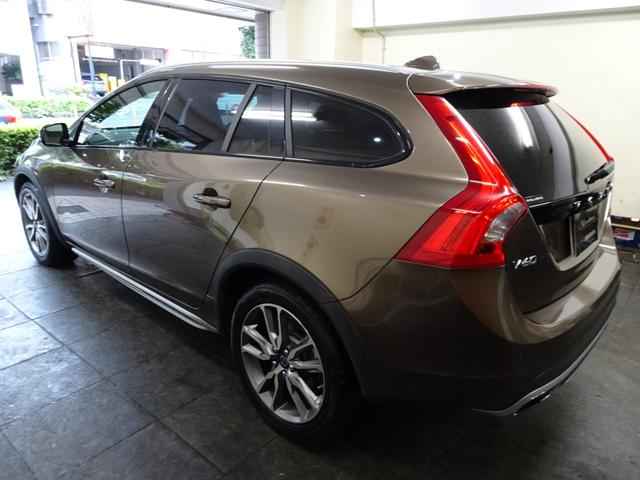 V60 クロスカントリー T5 AWD SE 下取車 記録簿 禁煙車 4WD 衝突軽減ブレーキ スペアキー ブラインドスポット レーンキープ 直列5気筒2500CCターボ アイシン製6速AT(16枚目)