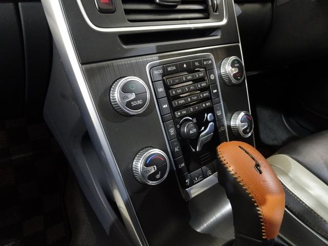 V60 クロスカントリー T5 AWD SE 下取車 記録簿 禁煙車 4WD 衝突軽減ブレーキ スペアキー ブラインドスポット レーンキープ 直列5気筒2500CCターボ アイシン製6速AT(20枚目)