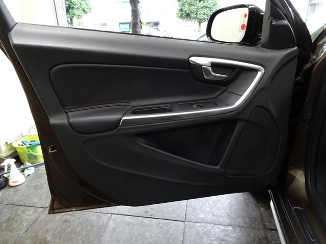 V60 クロスカントリー T5 AWD SE 下取車 記録簿 禁煙車 4WD 衝突軽減ブレーキ スペアキー ブラインドスポット レーンキープ 直列5気筒2500CCターボ アイシン製6速AT(31枚目)