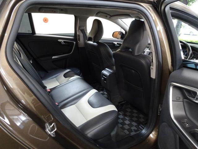 V60 クロスカントリー T5 AWD SE 下取車 記録簿 禁煙車 4WD 衝突軽減ブレーキ スペアキー ブラインドスポット レーンキープ 直列5気筒2500CCターボ アイシン製6速AT(36枚目)