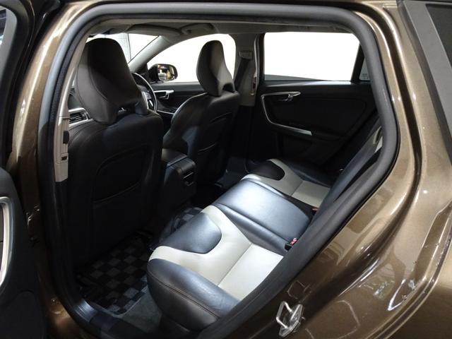 V60 クロスカントリー T5 AWD SE 下取車 記録簿 禁煙車 4WD 衝突軽減ブレーキ スペアキー ブラインドスポット レーンキープ 直列5気筒2500CCターボ アイシン製6速AT(40枚目)