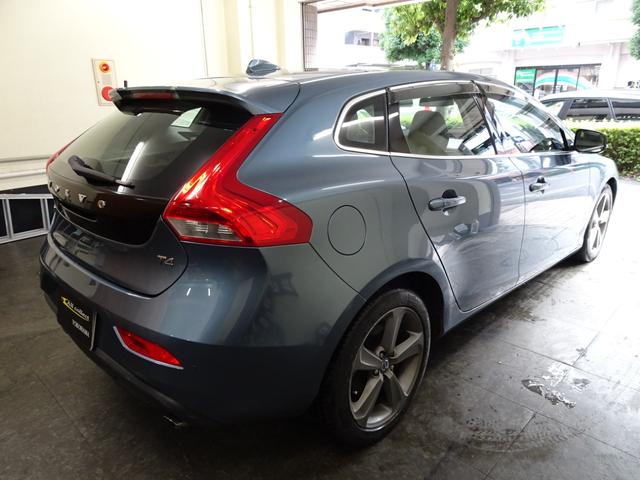 V40 T4 SE 下取車 記録簿 禁煙車 衝突軽減ブレーキ 直列4気筒1600CCターボ 6速DCT ブラインドスポット レーンキープ ACC ガラスルーフ(15枚目)