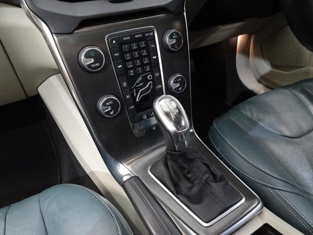 V40 T4 SE 下取車 記録簿 禁煙車 衝突軽減ブレーキ 直列4気筒1600CCターボ 6速DCT ブラインドスポット レーンキープ ACC ガラスルーフ(20枚目)