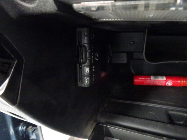 V40 T4 SE 下取車 記録簿 禁煙車 衝突軽減ブレーキ 直列4気筒1600CCターボ 6速DCT ブラインドスポット レーンキープ ACC ガラスルーフ(22枚目)