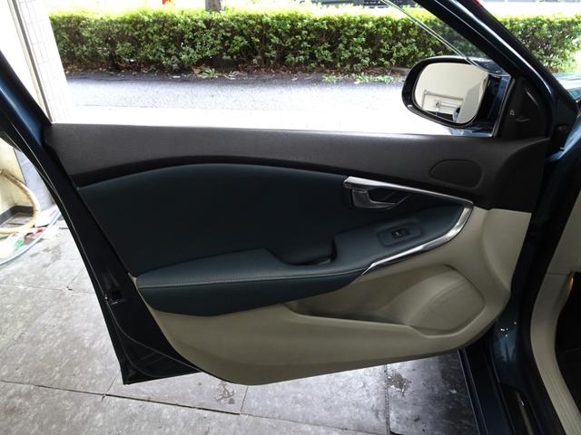 V40 T4 SE 下取車 記録簿 禁煙車 衝突軽減ブレーキ 直列4気筒1600CCターボ 6速DCT ブラインドスポット レーンキープ ACC ガラスルーフ(27枚目)