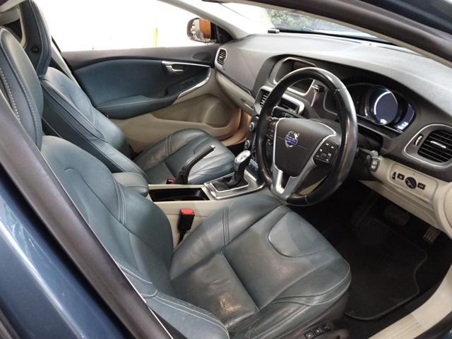 V40 T4 SE 下取車 記録簿 禁煙車 衝突軽減ブレーキ 直列4気筒1600CCターボ 6速DCT ブラインドスポット レーンキープ ACC ガラスルーフ(29枚目)