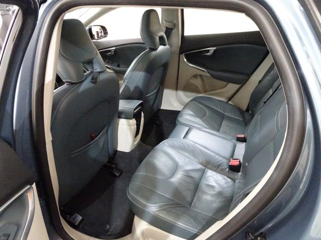V40 T4 SE 下取車 記録簿 禁煙車 衝突軽減ブレーキ 直列4気筒1600CCターボ 6速DCT ブラインドスポット レーンキープ ACC ガラスルーフ(36枚目)