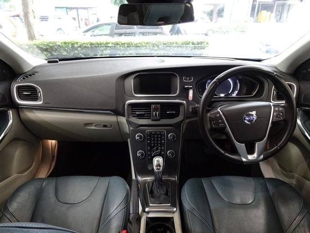 V40 T4 SE 下取車 記録簿 禁煙車 衝突軽減ブレーキ 直列4気筒1600CCターボ 6速DCT ブラインドスポット レーンキープ ACC ガラスルーフ(37枚目)