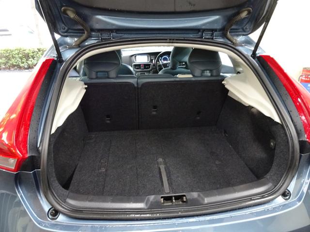 V40 T4 SE 下取車 記録簿 禁煙車 衝突軽減ブレーキ 直列4気筒1600CCターボ 6速DCT ブラインドスポット レーンキープ ACC ガラスルーフ(39枚目)