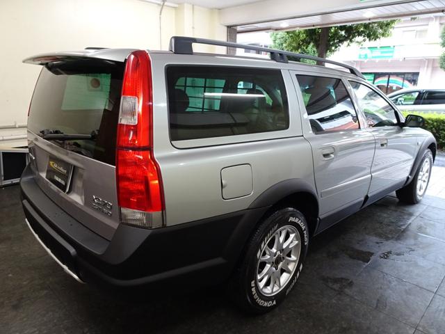 ＸＣ７０ ２．５Ｔ　２００４年モデル　記録簿　禁煙車　直列５気筒２５２０ＣＣターボ　アイシン製５速ＡＴ（ＭＴモード付）　パートタイム４ＷＤ　ガラスサンルーフ　ルーフレール　ＨＩＤ（15枚目）