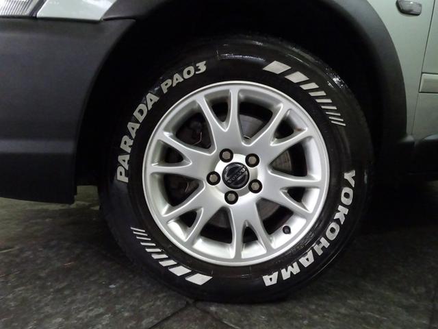 ＸＣ７０ ２．５Ｔ　２００４年モデル　記録簿　禁煙車　直列５気筒２５２０ＣＣターボ　アイシン製５速ＡＴ（ＭＴモード付）　パートタイム４ＷＤ　ガラスサンルーフ　ルーフレール　ＨＩＤ（17枚目）