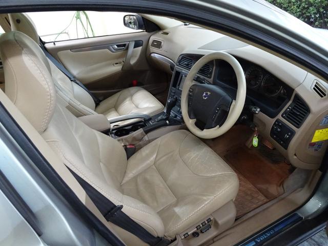 ＸＣ７０ ２．５Ｔ　２００４年モデル　記録簿　禁煙車　直列５気筒２５２０ＣＣターボ　アイシン製５速ＡＴ（ＭＴモード付）　パートタイム４ＷＤ　ガラスサンルーフ　ルーフレール　ＨＩＤ（29枚目）