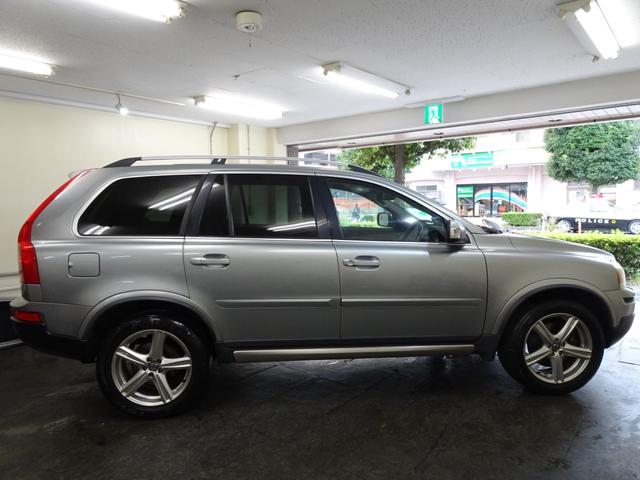 XC90 3.2 Rデザイン 後期型 記録簿 禁煙車 スペアキー 7人乗 直列6気筒3200CC アイシン製6速AT HID Rデザイン専用19インチアルミホイール(11枚目)