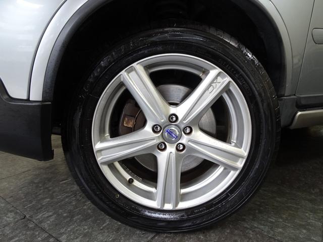 XC90 3.2 Rデザイン 後期型 記録簿 禁煙車 スペアキー 7人乗 直列6気筒3200CC アイシン製6速AT HID Rデザイン専用19インチアルミホイール(17枚目)