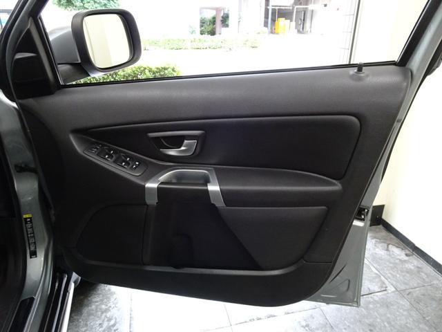 XC90 3.2 Rデザイン 後期型 記録簿 禁煙車 スペアキー 7人乗 直列6気筒3200CC アイシン製6速AT HID Rデザイン専用19インチアルミホイール(27枚目)