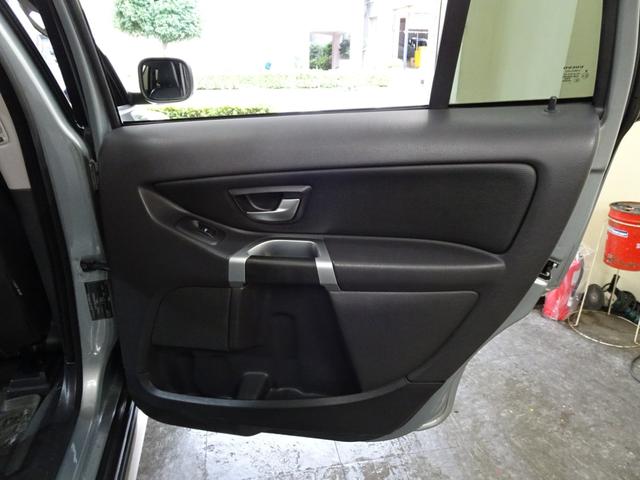 XC90 3.2 Rデザイン 後期型 記録簿 禁煙車 スペアキー 7人乗 直列6気筒3200CC アイシン製6速AT HID Rデザイン専用19インチアルミホイール(28枚目)