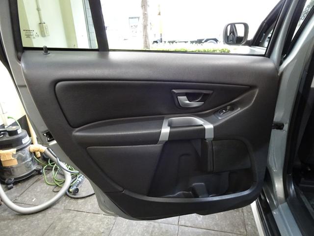 XC90 3.2 Rデザイン 後期型 記録簿 禁煙車 スペアキー 7人乗 直列6気筒3200CC アイシン製6速AT HID Rデザイン専用19インチアルミホイール(30枚目)